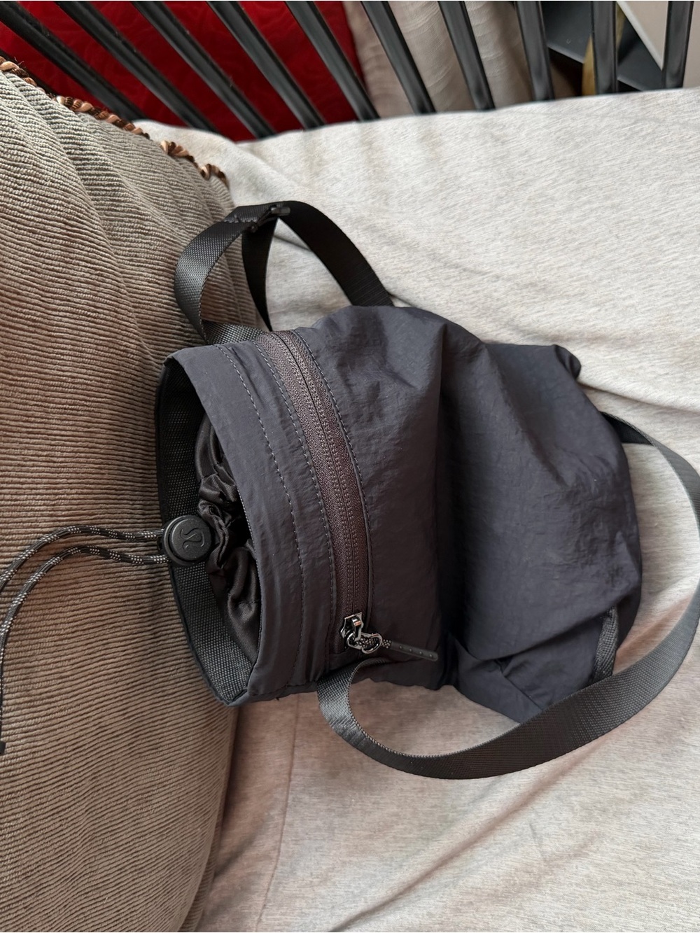 lululemon athletica Black Crossbody Sling Bag - Picture 4 of 5